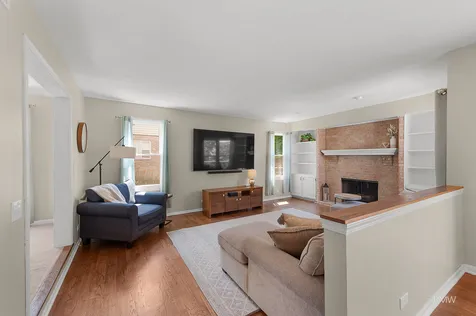 1009 Wedgewood Drive Crystal Lake IL 60014