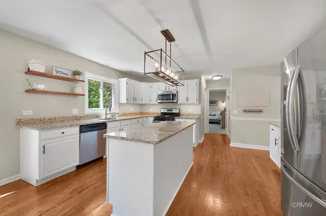 1009 Wedgewood Drive Crystal Lake IL 60014