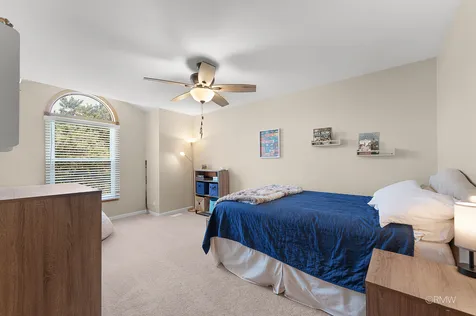 1009 Wedgewood Drive Crystal Lake IL 60014
