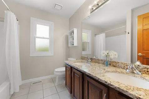 1009 Wedgewood Drive Crystal Lake IL 60014