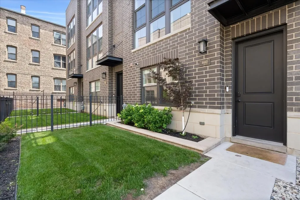 4442 South Drexel Boulevard Chicago IL 60653
