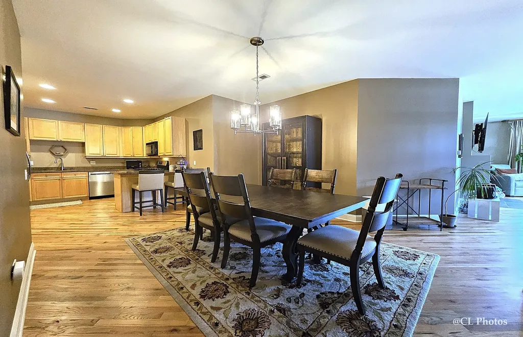 545 West Aldine Avenue Chicago IL 60657