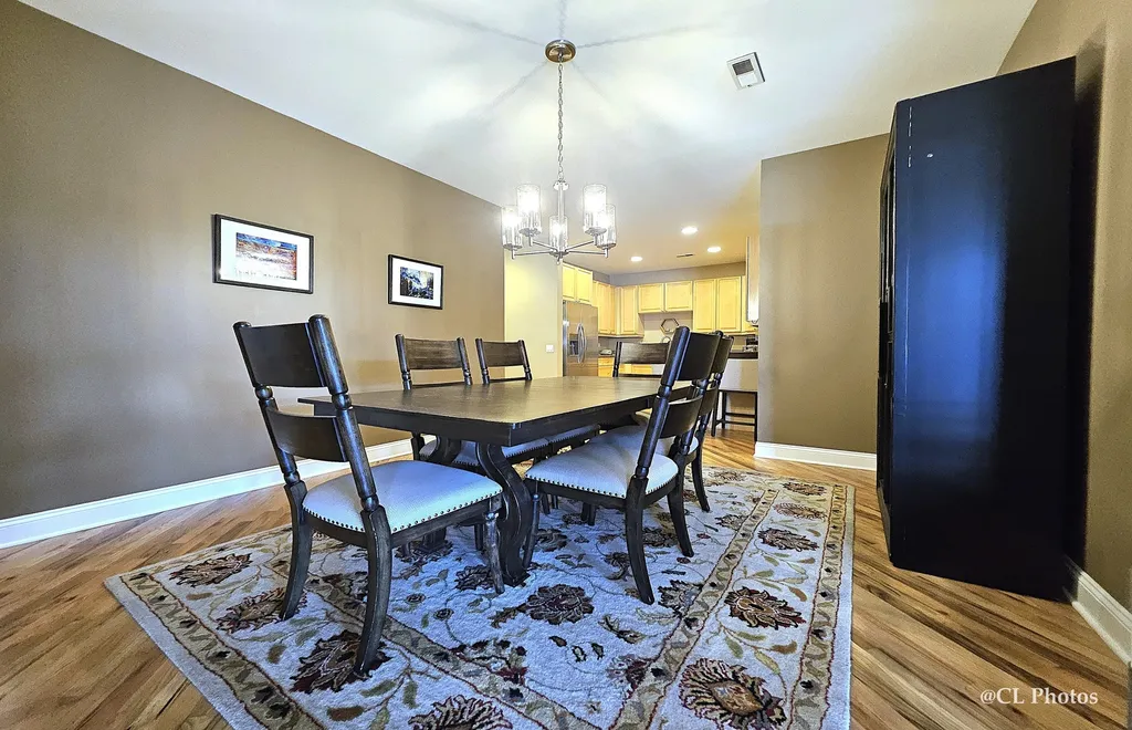 545 West Aldine Avenue Chicago IL 60657