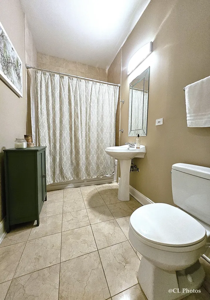545 West Aldine Avenue Chicago IL 60657