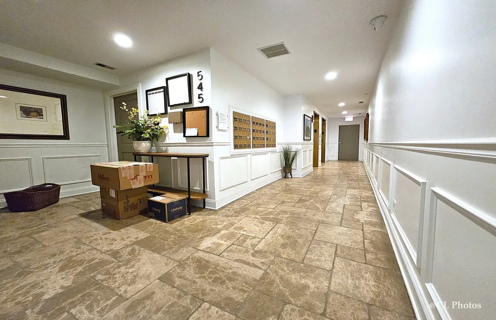545 West Aldine Avenue Chicago IL 60657
