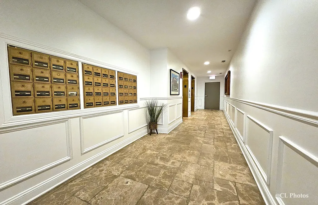 545 West Aldine Avenue Chicago IL 60657