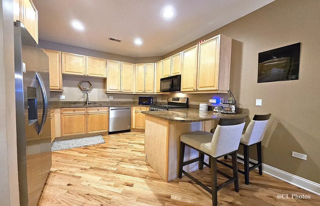 545 West Aldine Avenue Chicago IL 60657