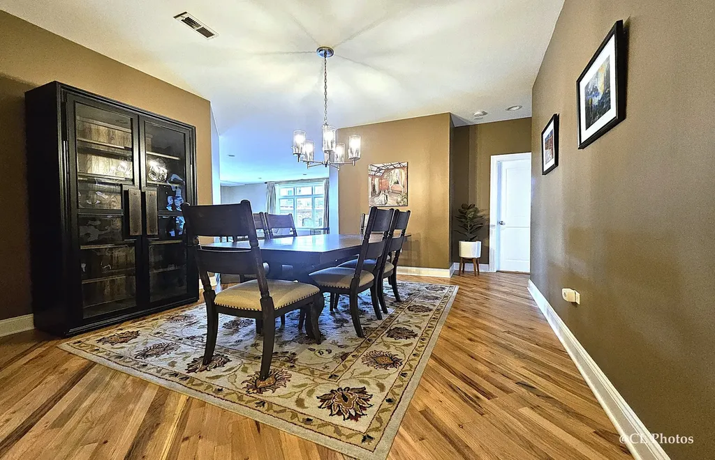 545 West Aldine Avenue Chicago IL 60657
