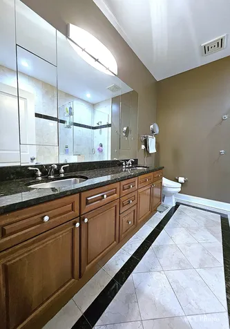 545 West Aldine Avenue Chicago IL 60657