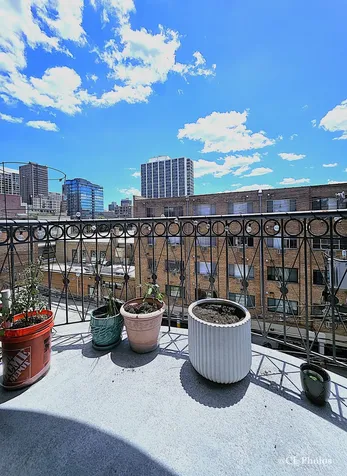545 West Aldine Avenue Chicago IL 60657