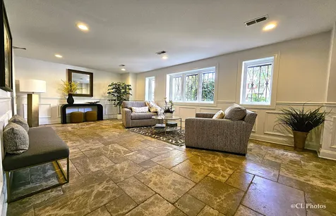 545 West Aldine Avenue Chicago IL 60657