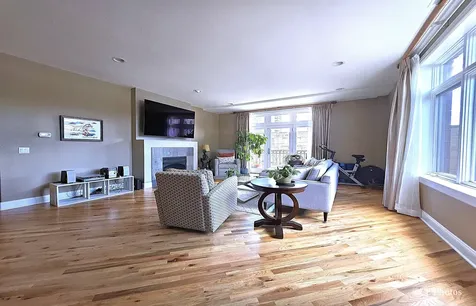 545 West Aldine Avenue Chicago IL 60657