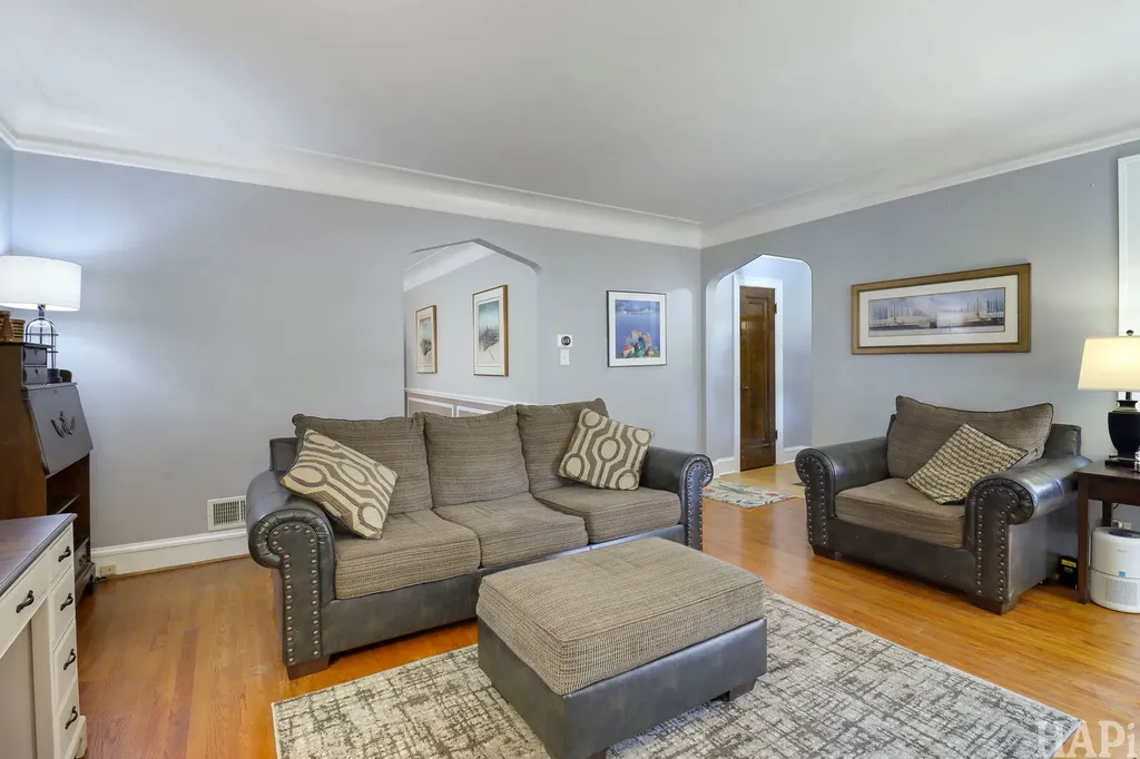 7846 Kenneth Avenue Skokie IL 60076