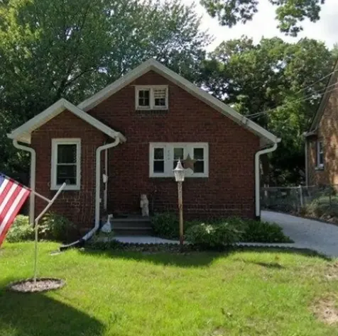 2041 12TH Street East Moline IL 61244