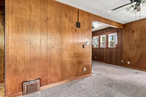 2041 12TH Street East Moline IL 61244
