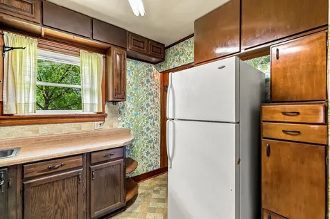 2041 12TH Street East Moline IL 61244
