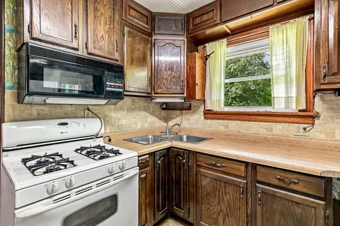 2041 12TH Street East Moline IL 61244