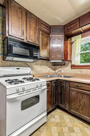 2041 12TH Street East Moline IL 61244