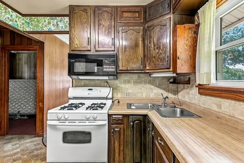 2041 12TH Street East Moline IL 61244