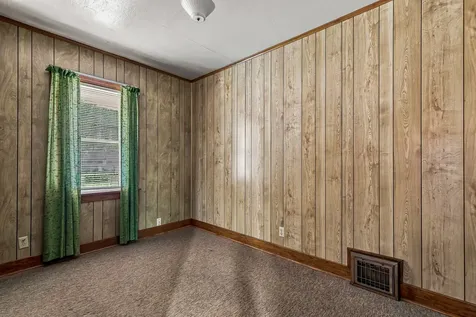 2041 12TH Street East Moline IL 61244