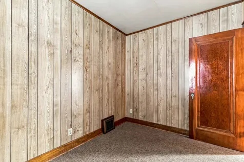 2041 12TH Street East Moline IL 61244