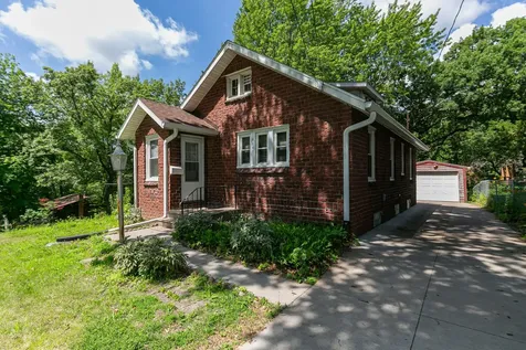 2041 12TH Street East Moline IL 61244