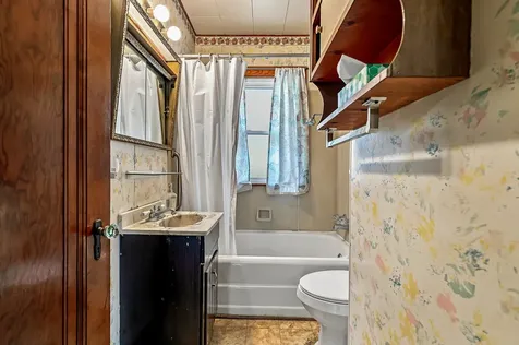 2041 12TH Street East Moline IL 61244