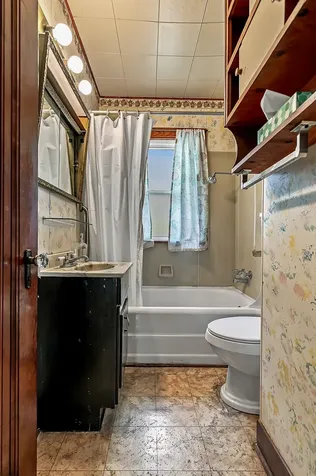 2041 12TH Street East Moline IL 61244