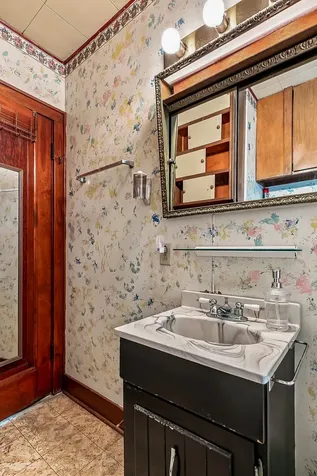 2041 12TH Street East Moline IL 61244