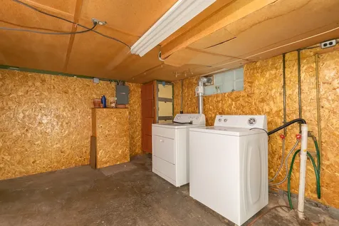 2041 12TH Street East Moline IL 61244