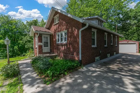 2041 12TH Street East Moline IL 61244