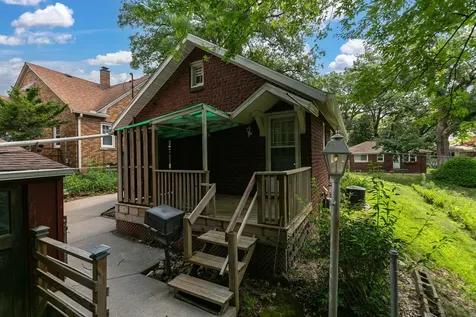 2041 12TH Street East Moline IL 61244