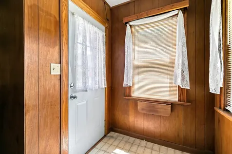 2041 12TH Street East Moline IL 61244