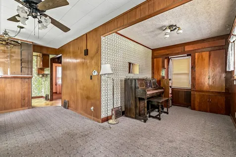 2041 12TH Street East Moline IL 61244