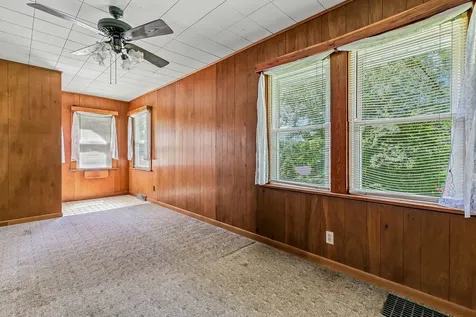 2041 12TH Street East Moline IL 61244