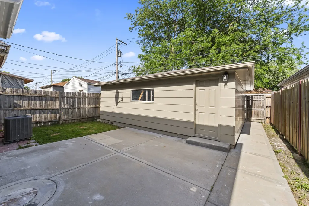 5827 South Spaulding Avenue Chicago IL 60629
