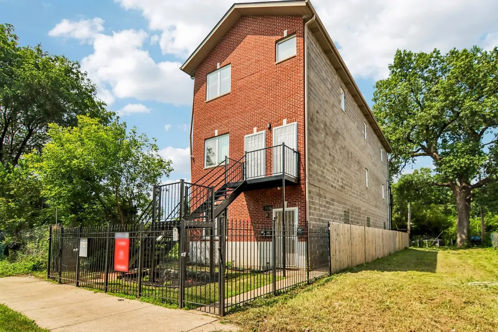 7018 South Dorchester Avenue Chicago IL 60637
