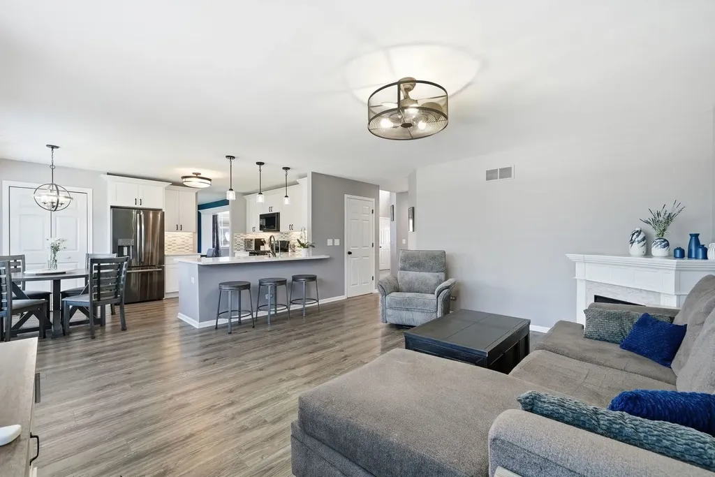 2213 Roaring Creek Drive Aurora IL 60503