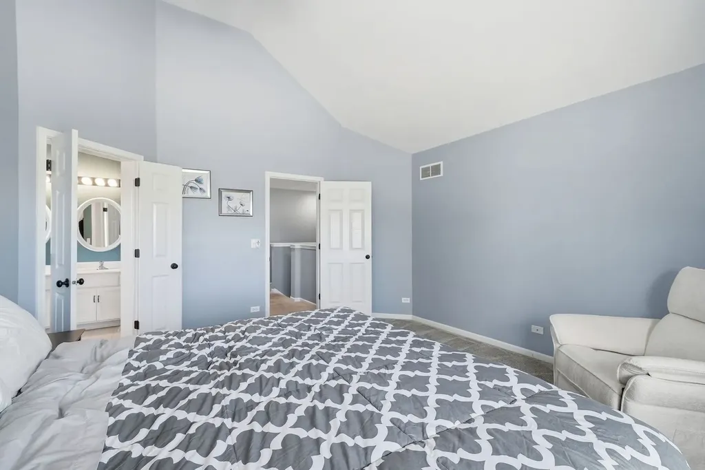 2213 Roaring Creek Drive Aurora IL 60503