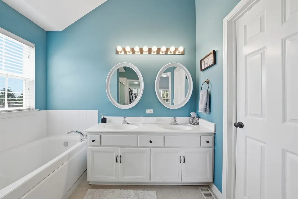 2213 Roaring Creek Drive Aurora IL 60503