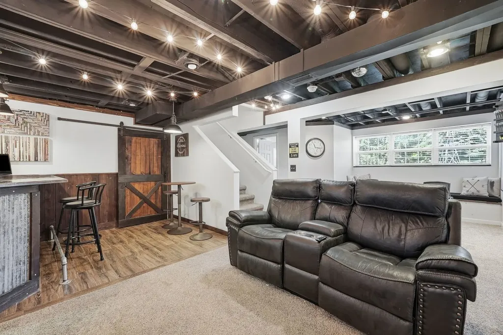 2213 Roaring Creek Drive Aurora IL 60503