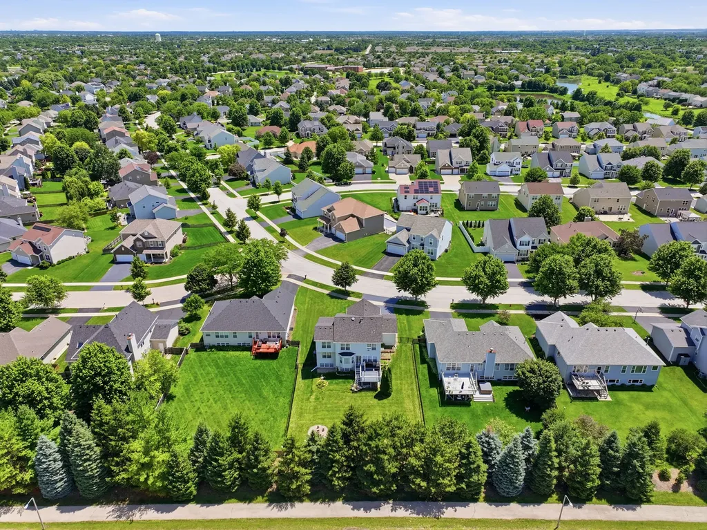 2213 Roaring Creek Drive Aurora IL 60503