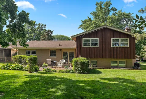 540 Meadow Avenue Frankfort IL 60423