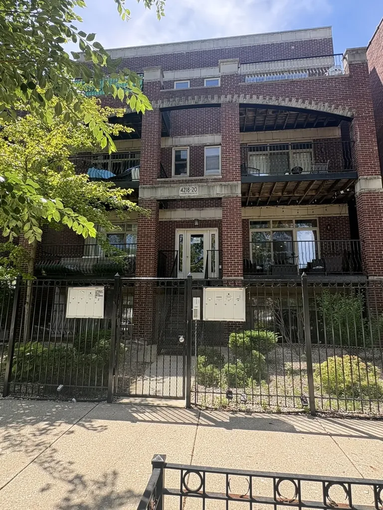 4218 South King Drive Chicago IL 60653