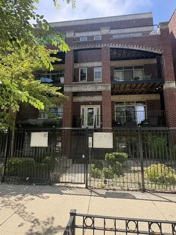 4218 South King Drive Chicago IL 60653