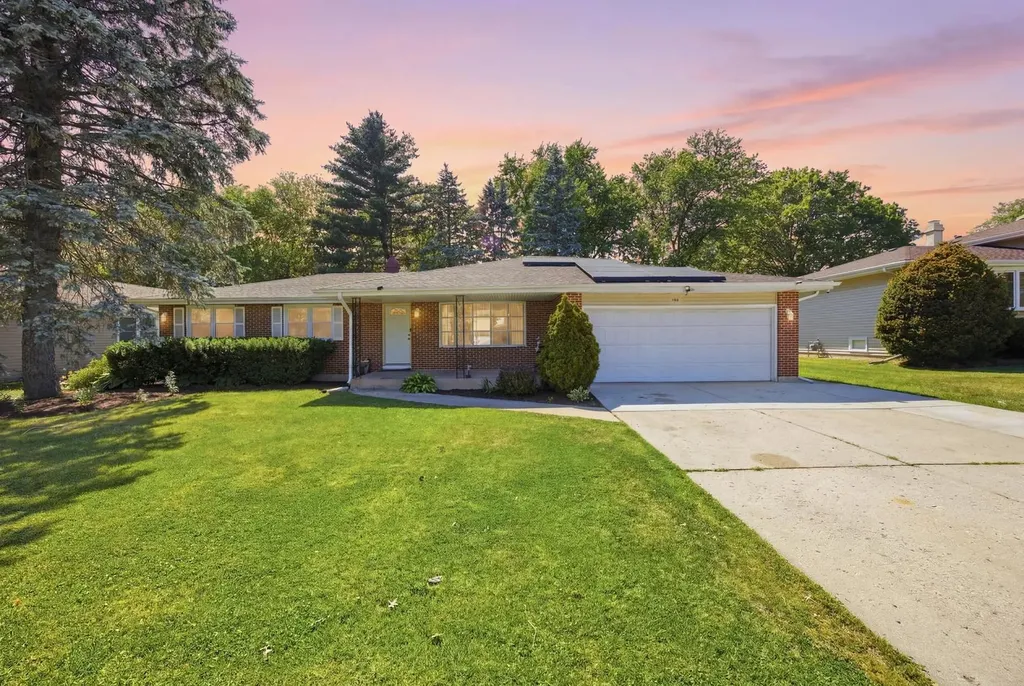 904 Chippewa Drive Elgin IL 60120