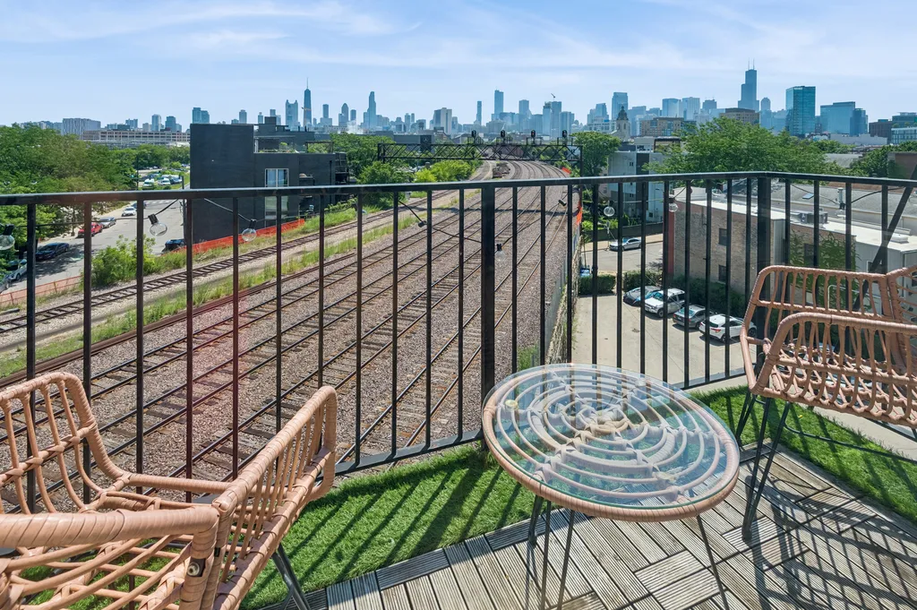 949 North Willard Court Chicago IL 60642