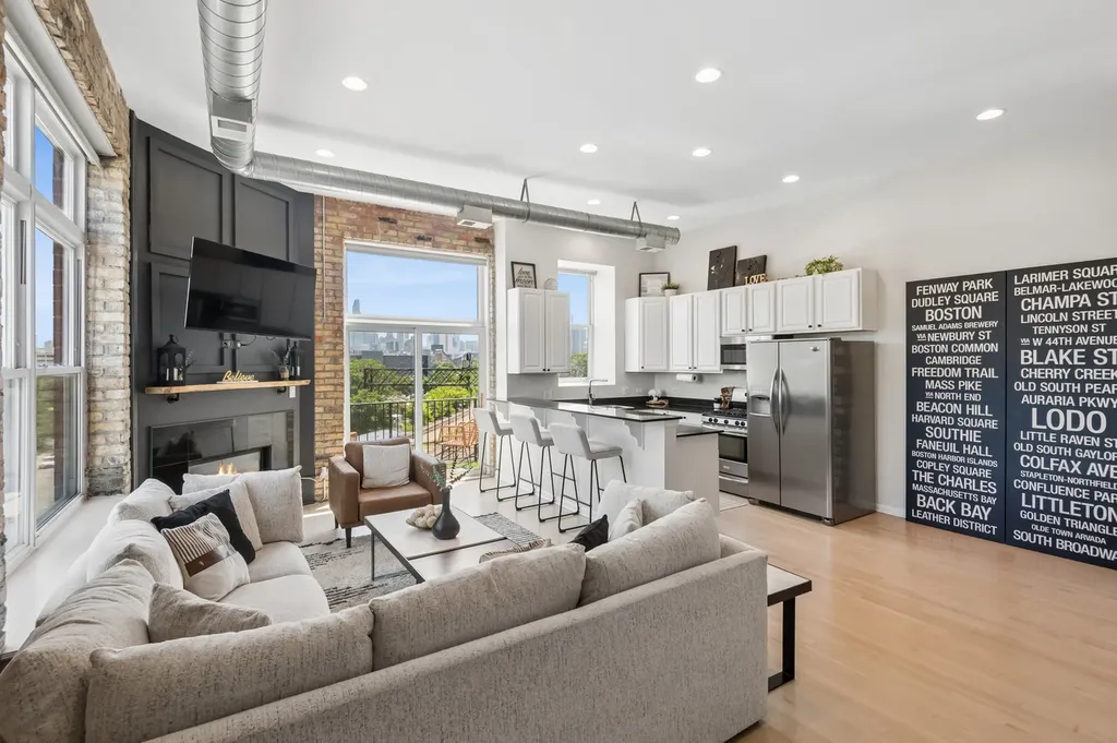 949 North Willard Court Chicago IL 60642
