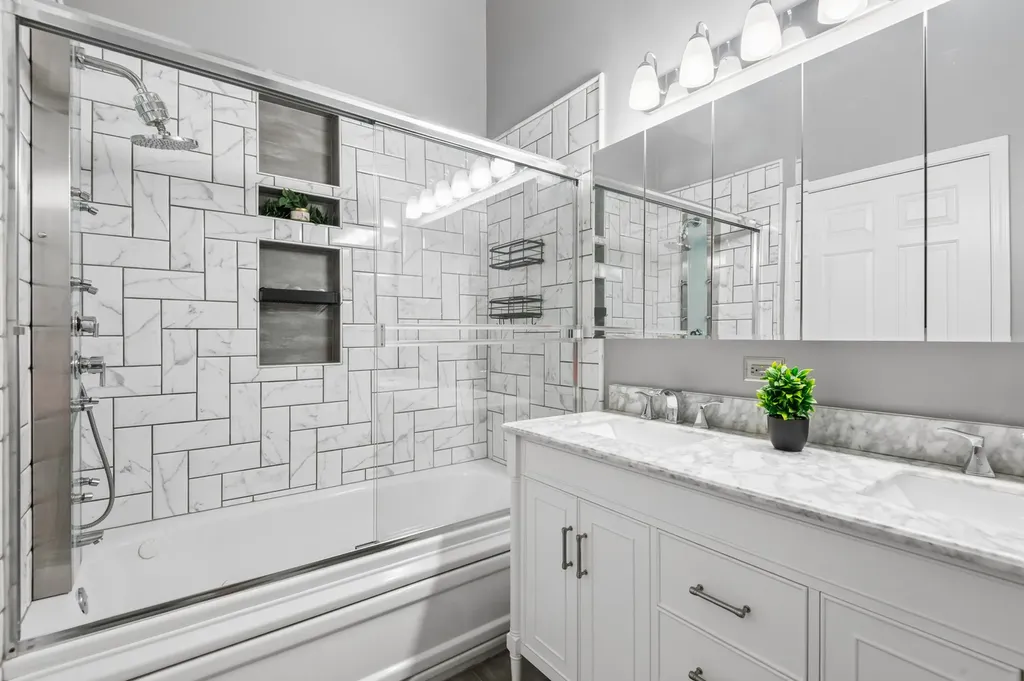 949 North Willard Court Chicago IL 60642