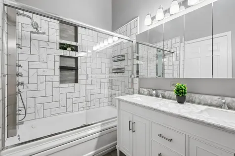 949 North Willard Court Chicago IL 60642